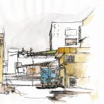 Un camion bleu dans une allée jaune